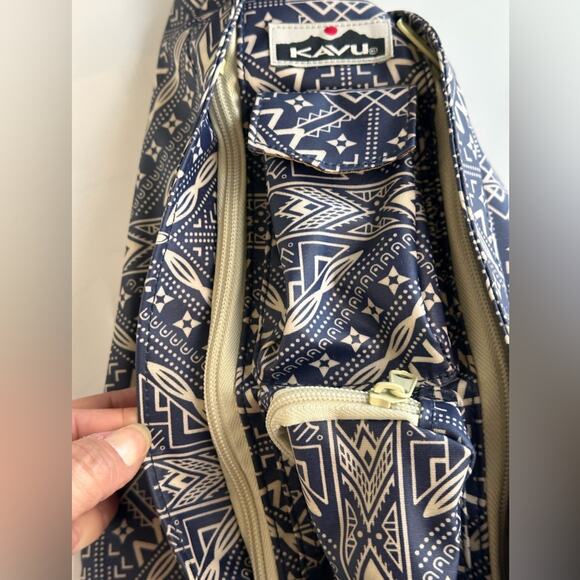 New Kavu Multi Pocket Rope Sling Crossbody Pack - Picture 5 of 9